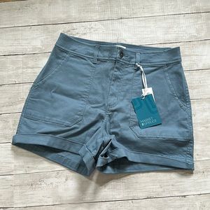 Size 6 market & spruce madison mid rise chino short